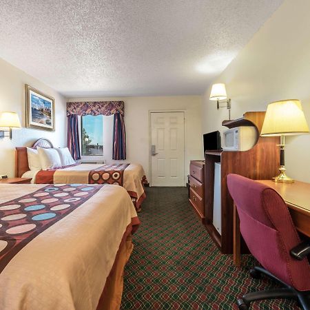 Super 8 By Wyndham Eastland Hotel Exterior photo