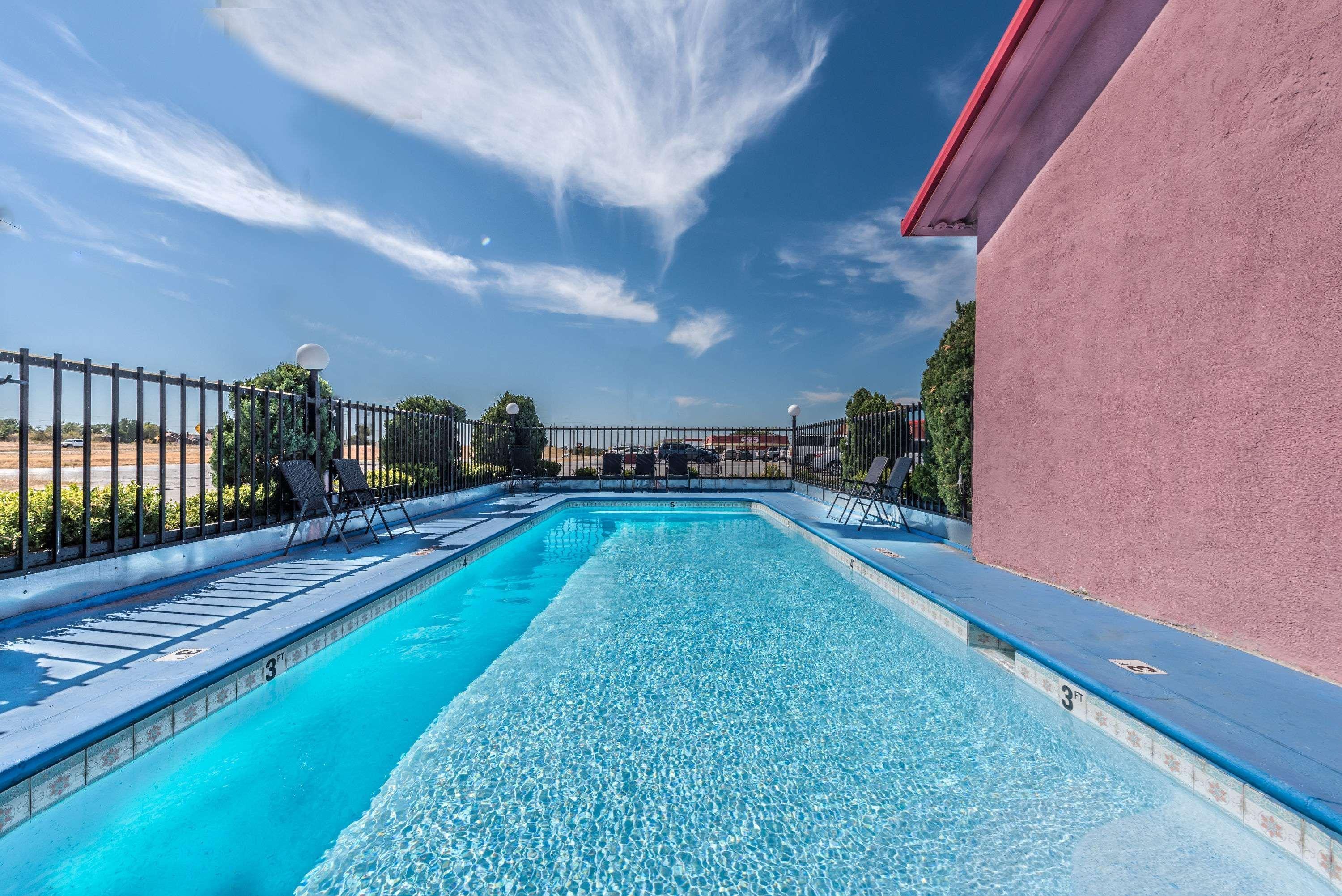 Super 8 By Wyndham Eastland Hotel Exterior photo