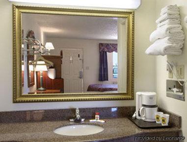 Super 8 By Wyndham Eastland Hotel Room photo
